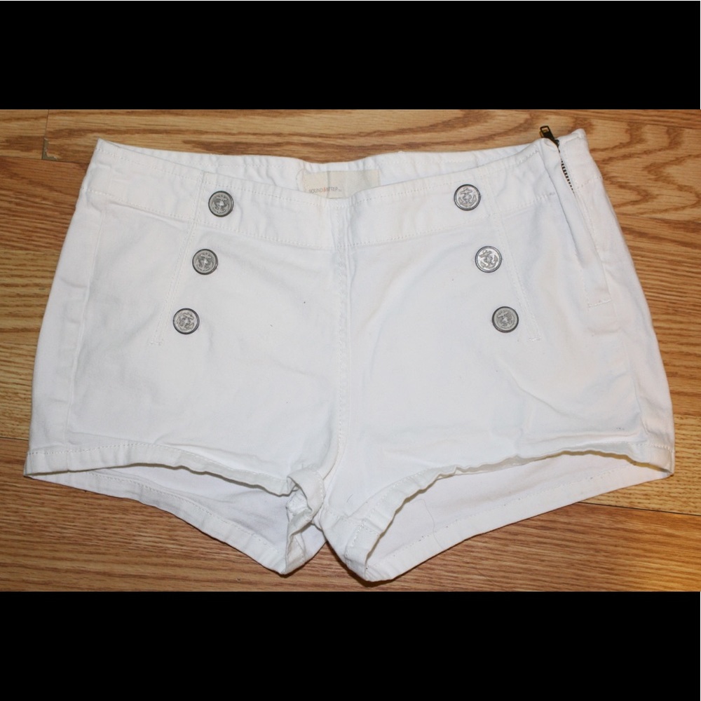 White shorts with nautical buttons